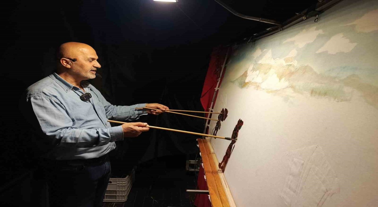 Balıkesirde Hacivat-Karagöz canlı sinema etkinliği