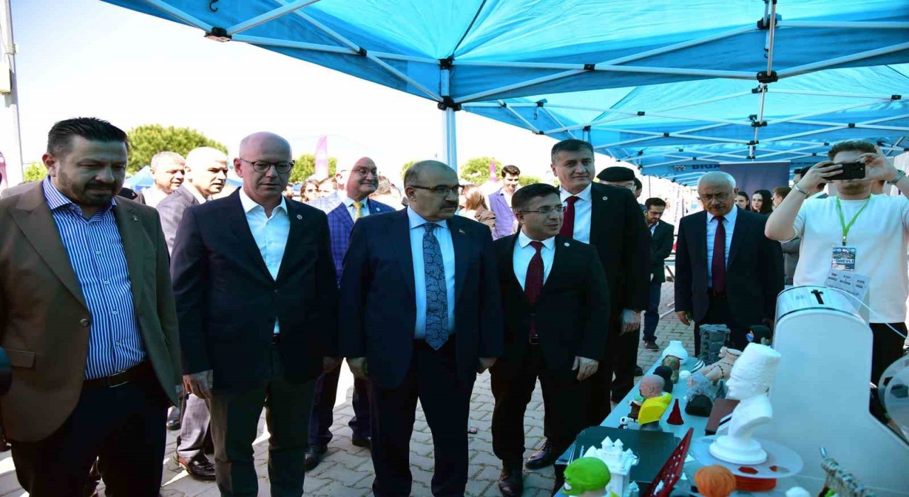 Balıkesirde Öğrenci İş ve Kariyer fuarı başladı