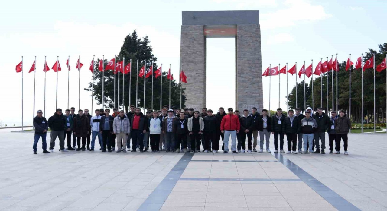 Balıkesirli gençler, Çanakkalede tarihin izinde yolculuk yaptı