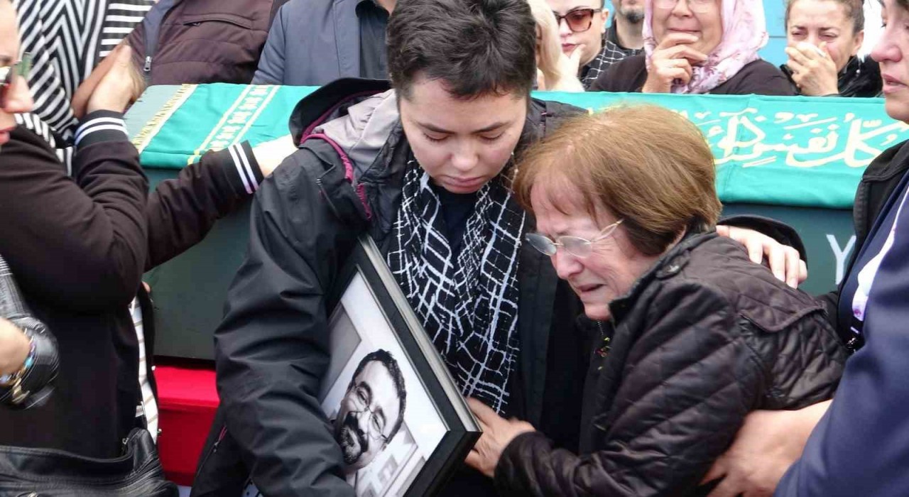 Balkondan düşerek hayatını kaybeden doktor son yolculuğuna uğurlandı