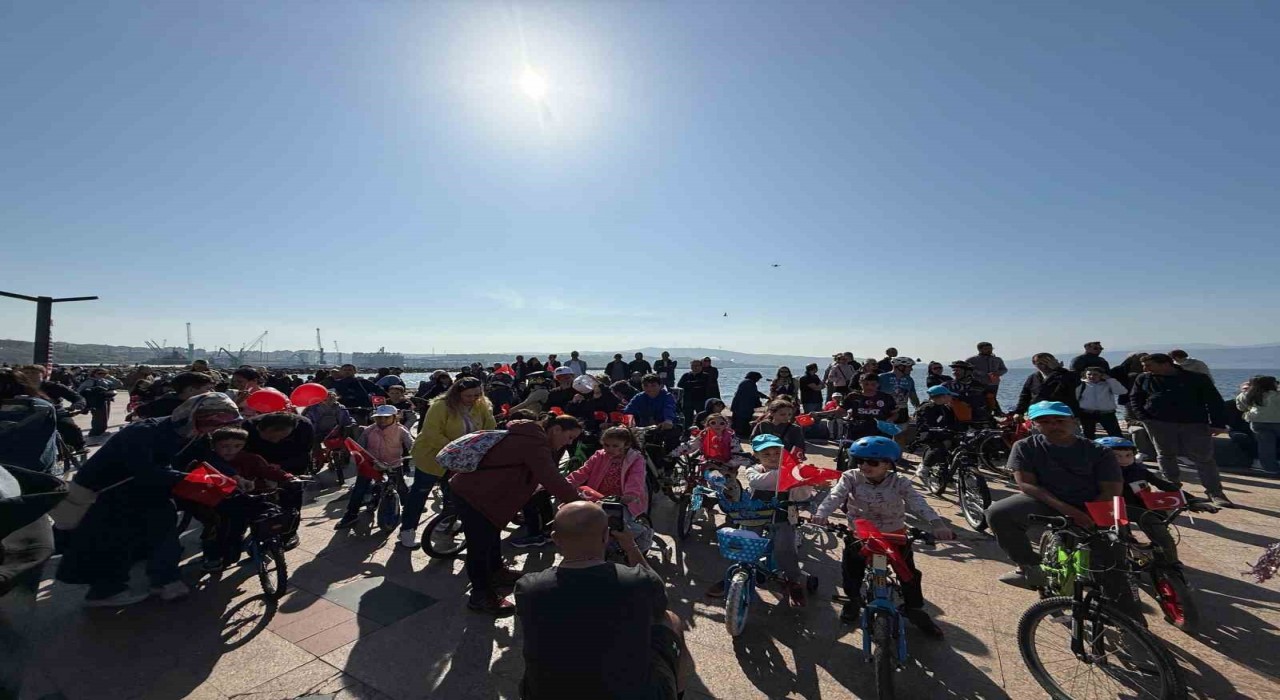 Bandırmada çocuklar pedal çevirdi