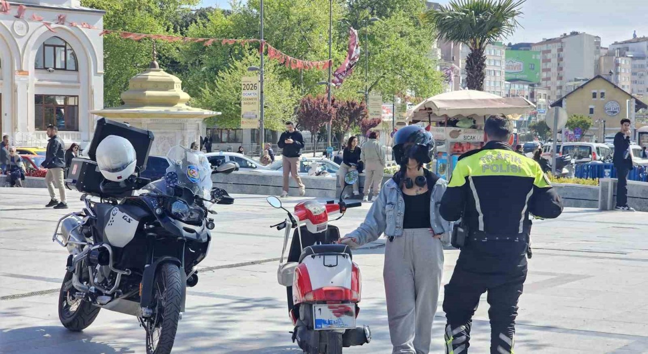 Bandırmada trafiğe kapalı alanlarda motosiklet sorunu büyüyor