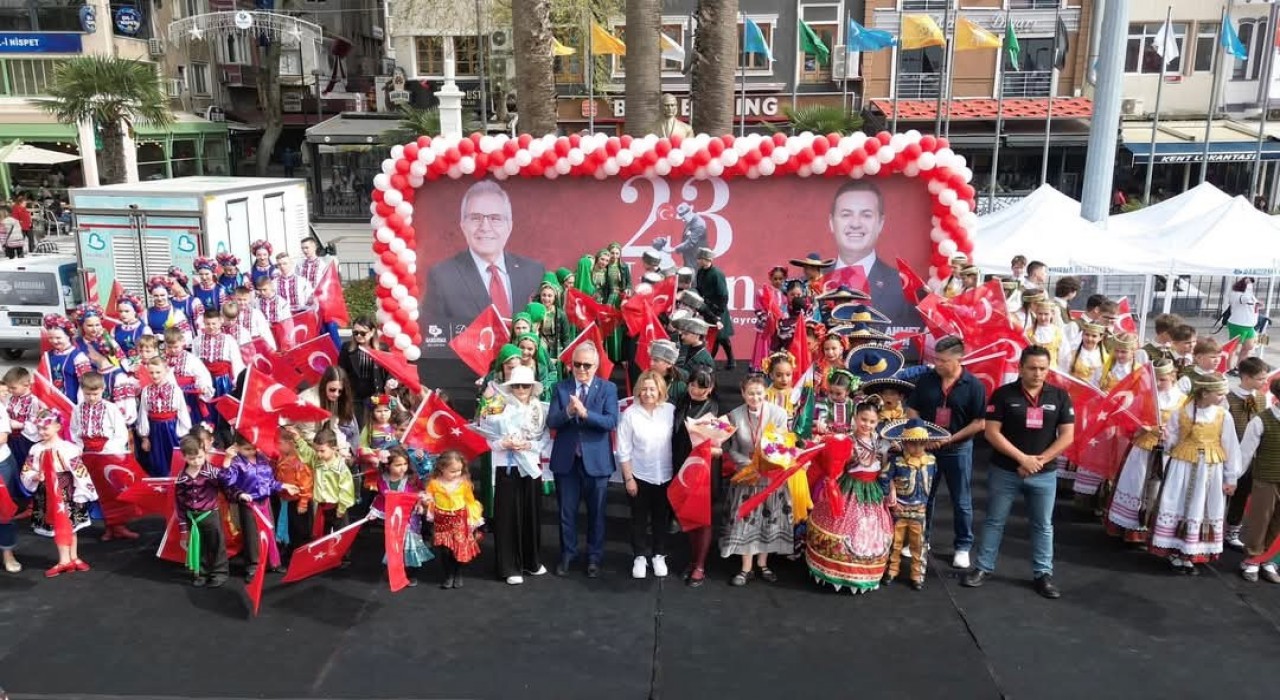Bandırmada Uluslararası Çocuk Festivali renkli görüntülere sahne oldu