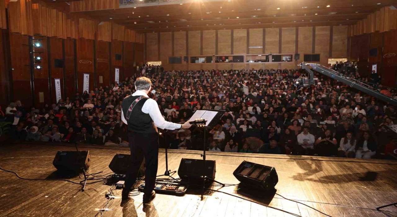 Barış Mançonun şarkıları Kocaelide yankılandı