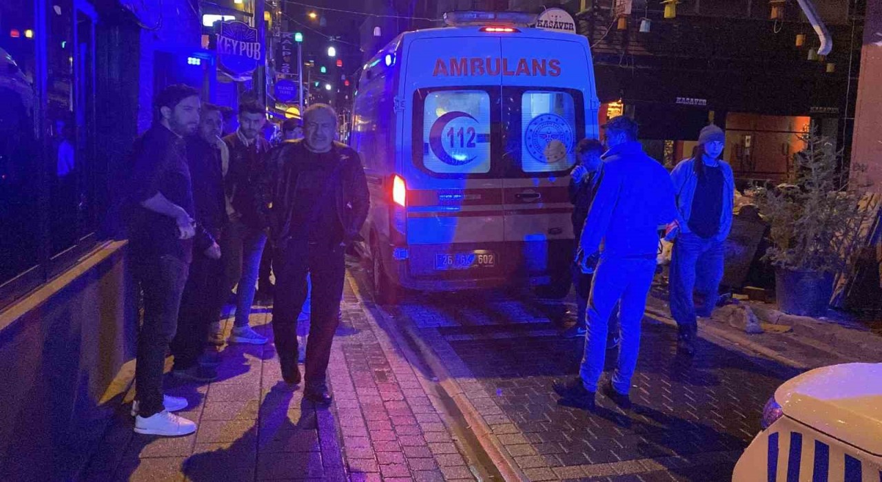 Barlar Sokağında bıçaklı kavga: 1 yaralı