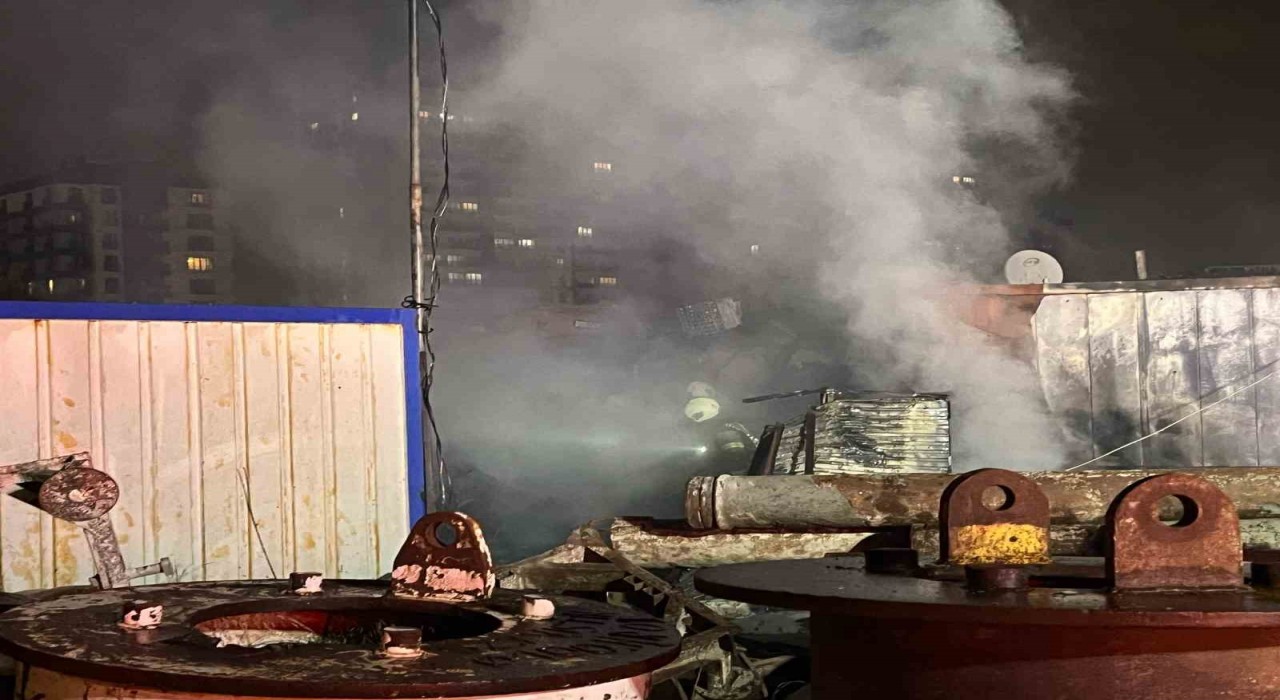 Başakşehirde tamir atölyesinde çıkan yangın söndürüldü