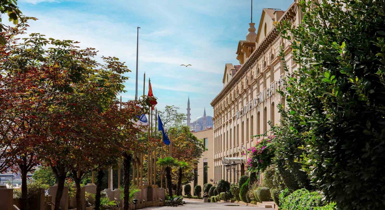 Başarılı gençlere İstanbulda kapsamlı eğitim bursu