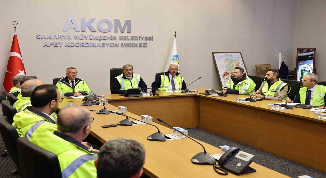 Başkan Alemdar, AKOMdan açıkladı: İlk bilgilere göre olumsuzluk yok, tüm birimlerimizle sahadayız