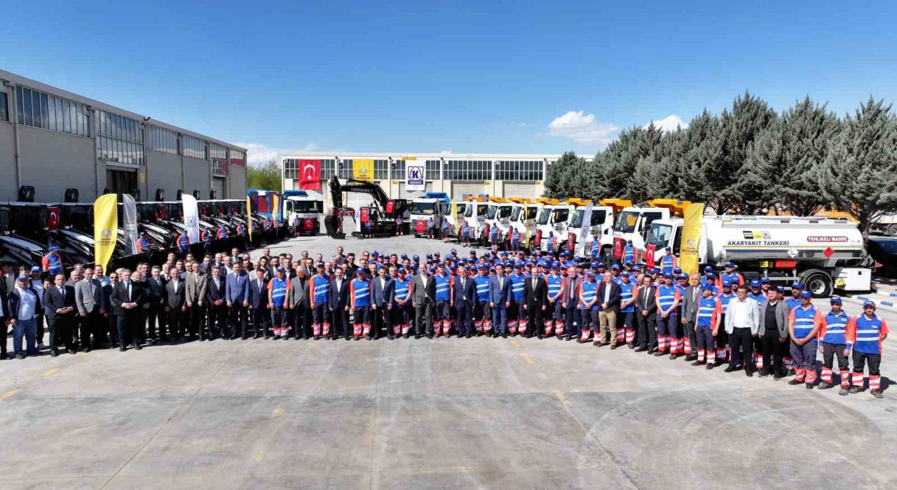 Başkan Altay: 100 milyon lira bedelle KOSKİye 24 yeni iş makinesi daha kazandırdık