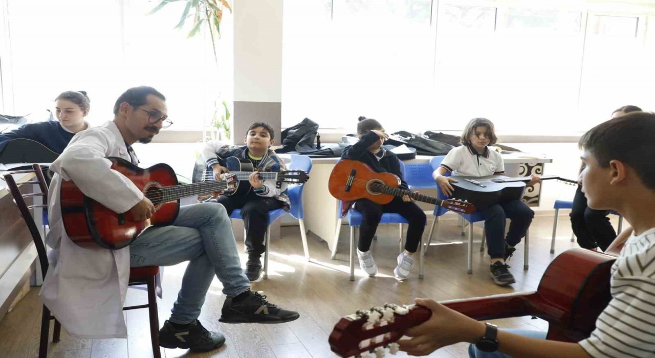 Başkan Çerçioğlundan sanatçılara destek