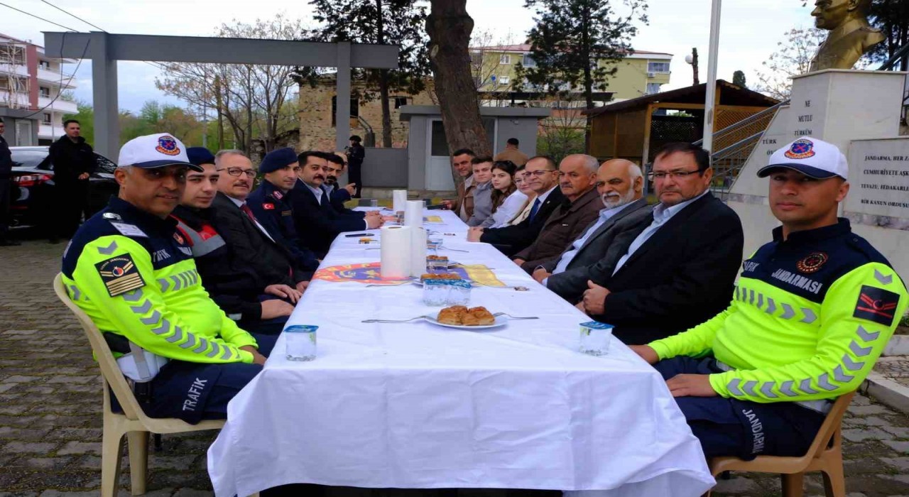 Başkan Doğanca bayramı görevi başında geçiren personelleri unutmadı
