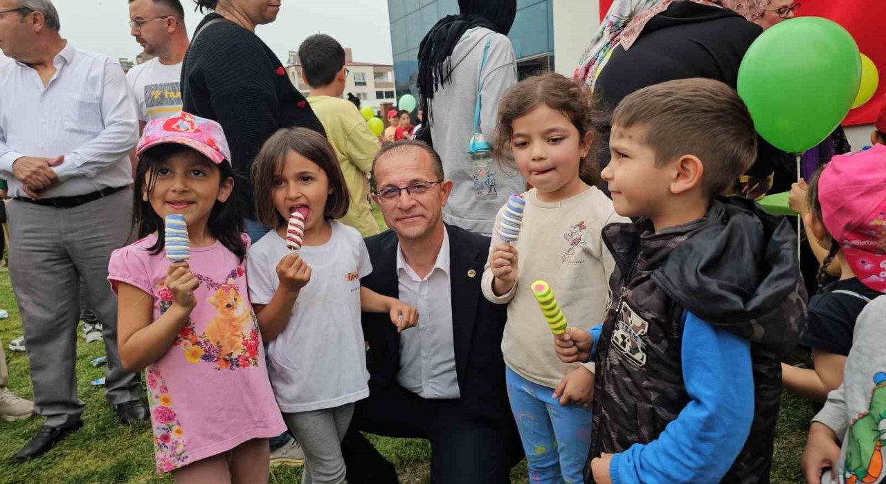 Başkan Doğancadan Kuyucaklı çocuklara 23 Nisan hediyesi