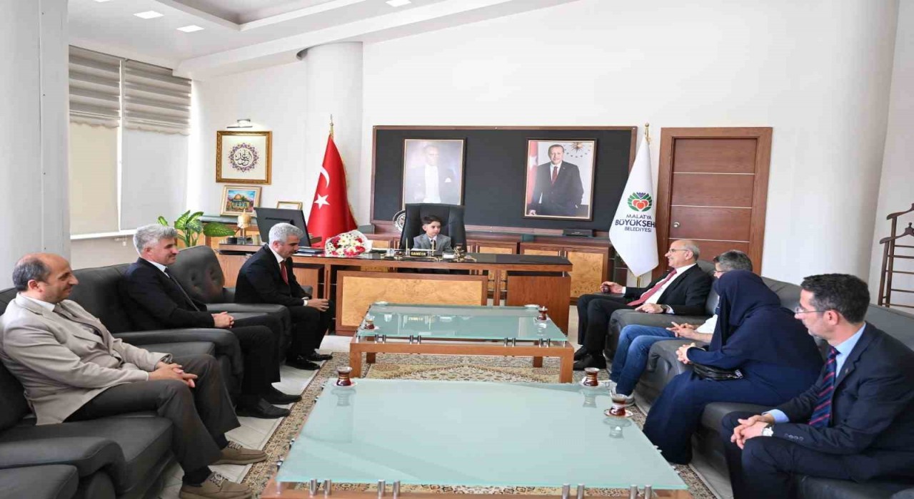 Başkan Er, Bu koltuklara hizmet bilinci ile oturulması gerekiyor