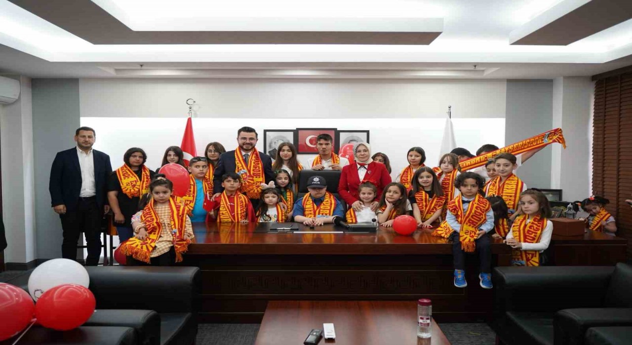 Başkan Okandandan miniklere Kayserispor sürprizi