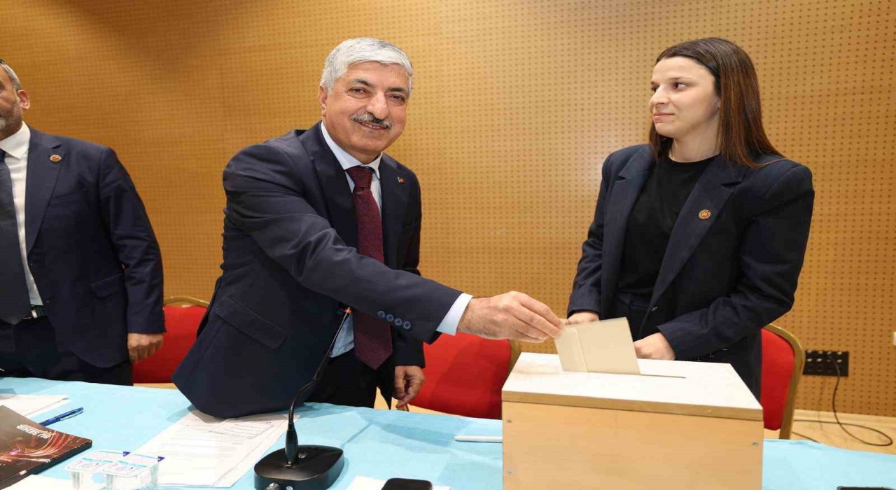 Başkan Ömeroğlundan Özgür Özele sert tepki