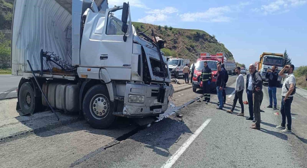 Batmanda iki tır çarpıştı: 1 ölü, 1 yaralı