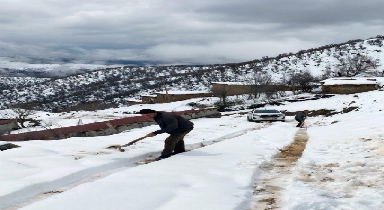 Batmanda karla mücadele: 50 yerleşim yerine ulaşım sağlanamıyor