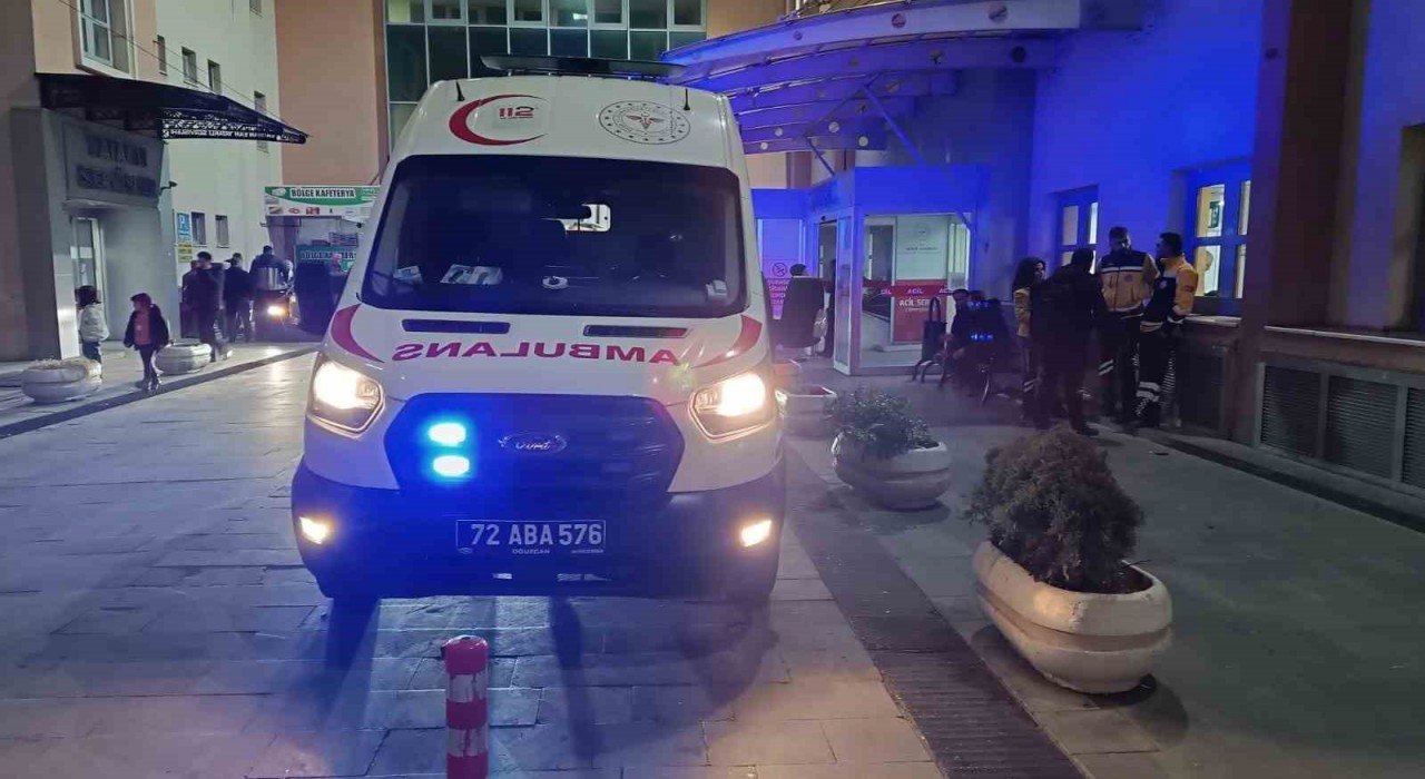 Batmanda merdiven boşluğun düşen kız ağır yaralandı