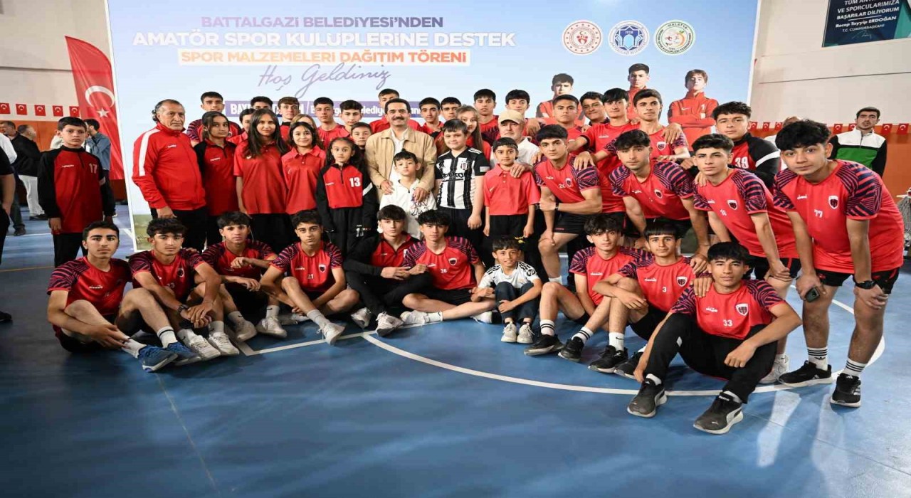 Battalgazi Belediyesinden amatör spor kulüplerine 4,5 milyon TLlik destek