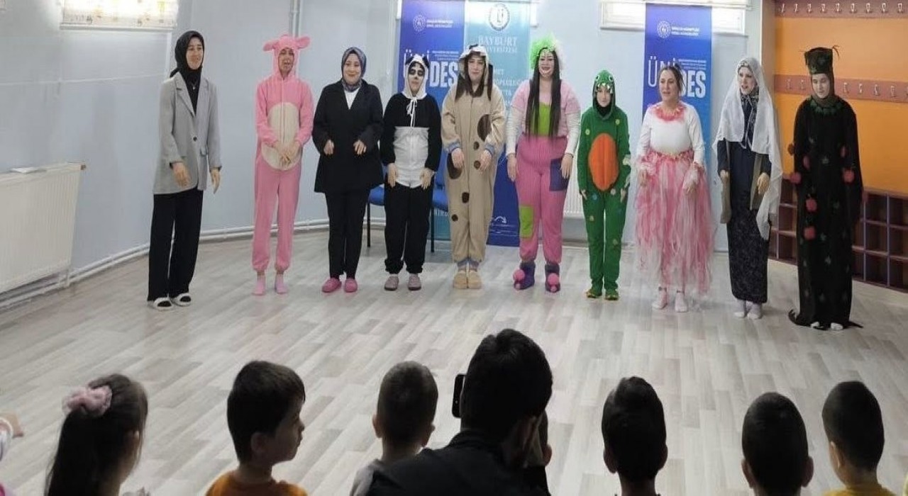 Bayburtta anaokulu öğrencilerine kitap sevgisi aşılandı