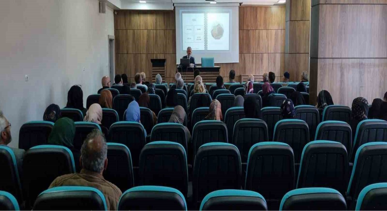 Bayburtta hacı adayları için seminer düzenlendi