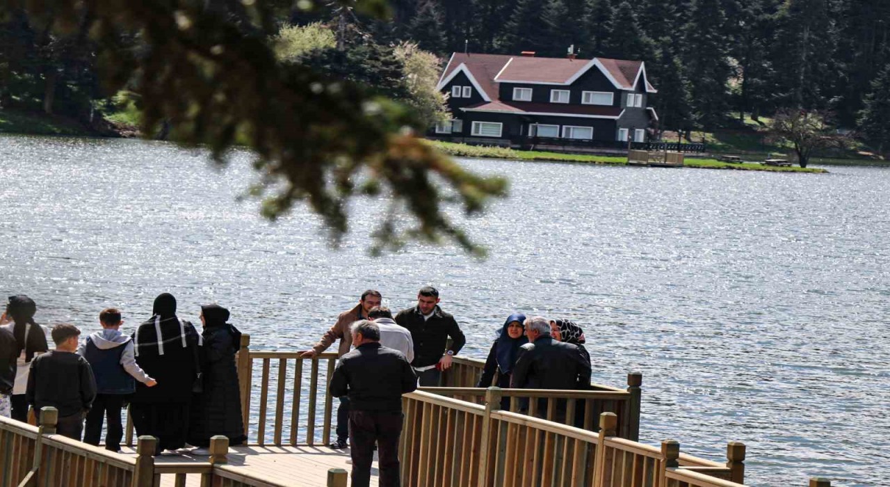 Bayram tatilinin son gününde doğanın tadını çıkardılar: Aynı resimlerdeki gibi kartpostallık