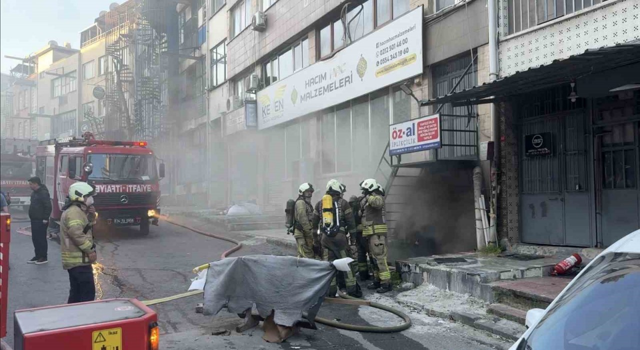 Bayrampaşada iplikçide korkutan yangın