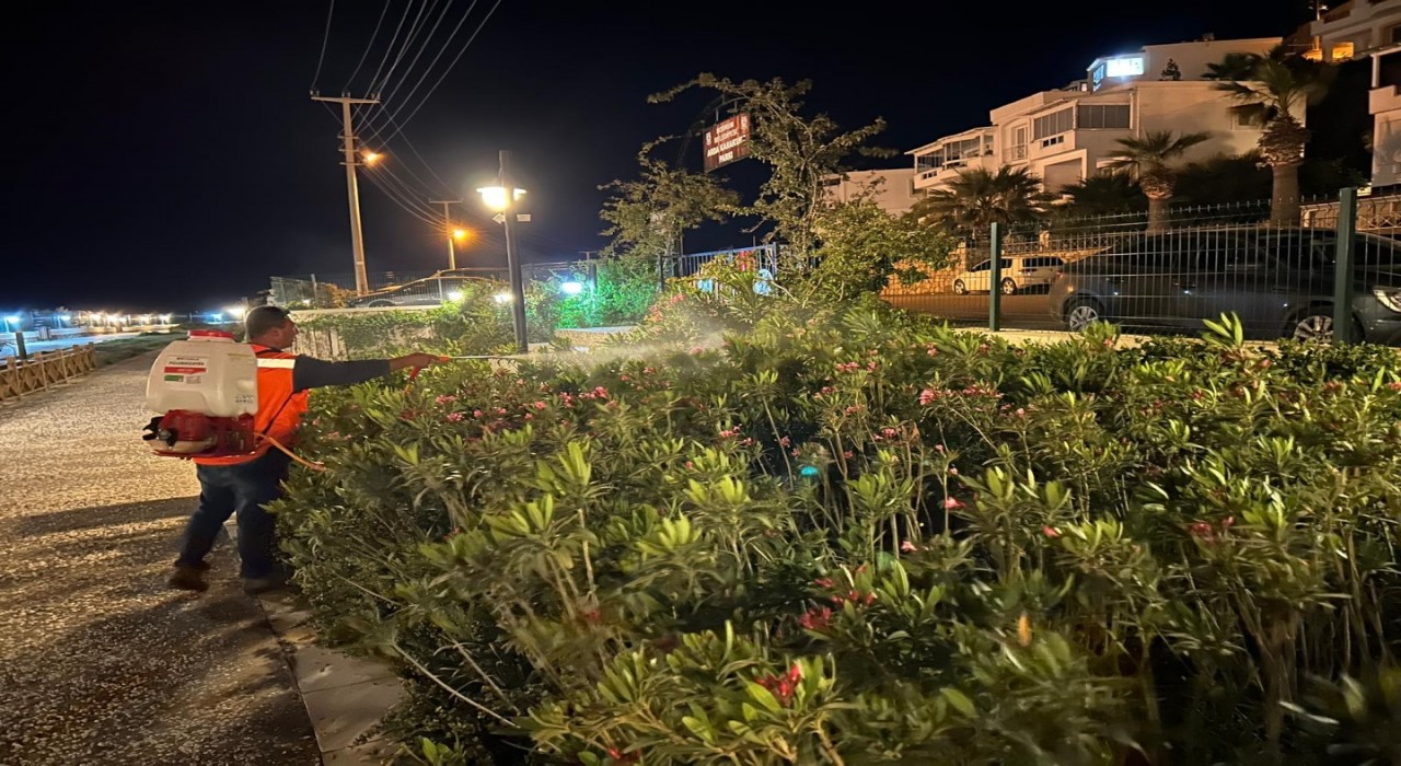 Belediye ekiplerinden gece mesaisi