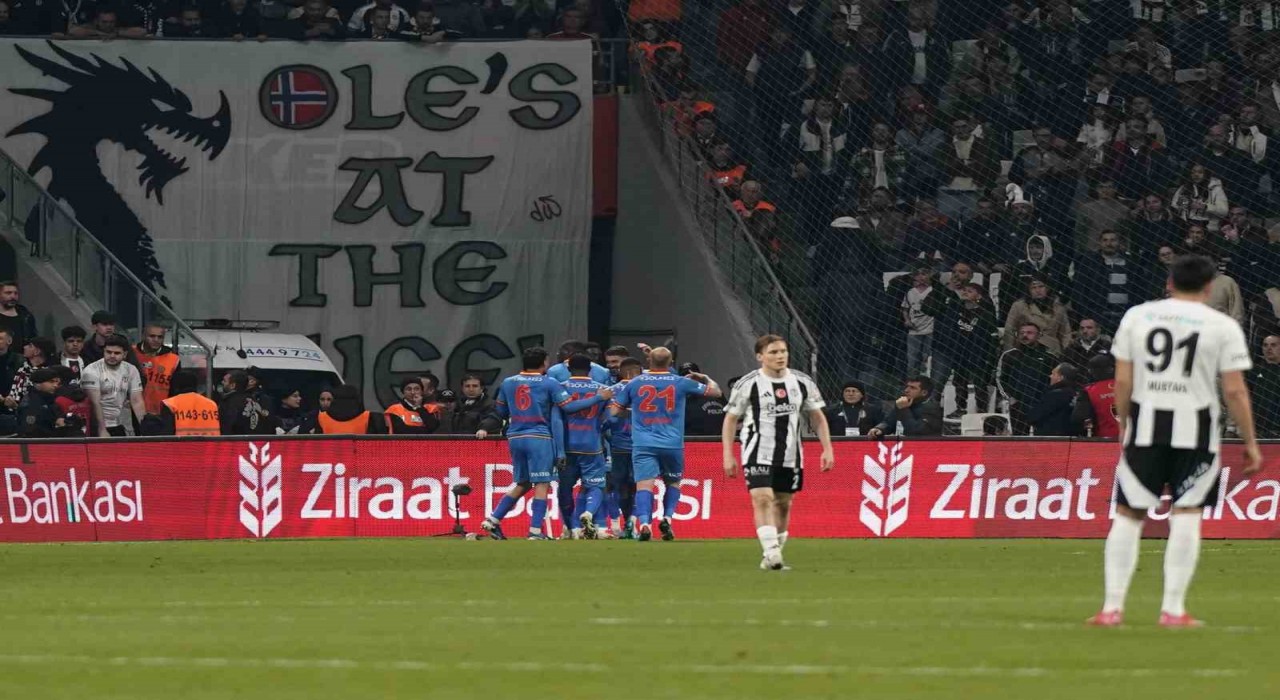 Beşiktaş evinde Göztepeye yine kaybetti