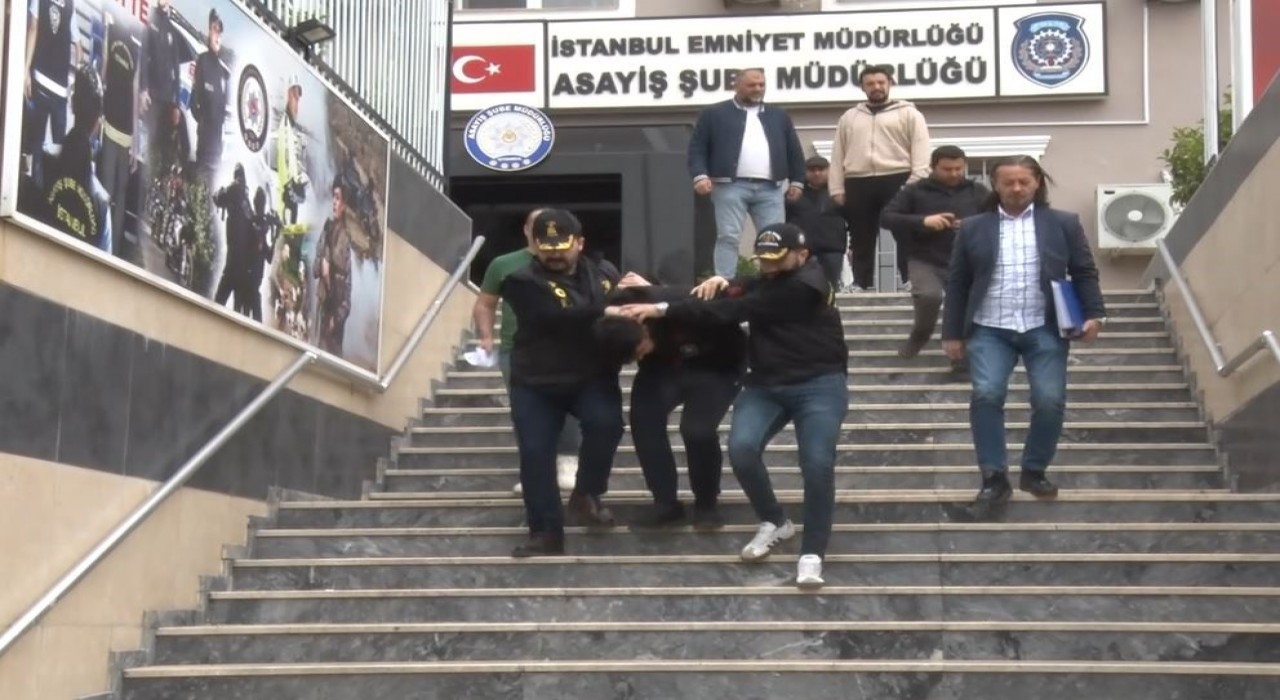 Beşiktaşta eşiyle kafeteryada oturan adama şok saldırı: Ensesinden silahla vurularak öldürüldü