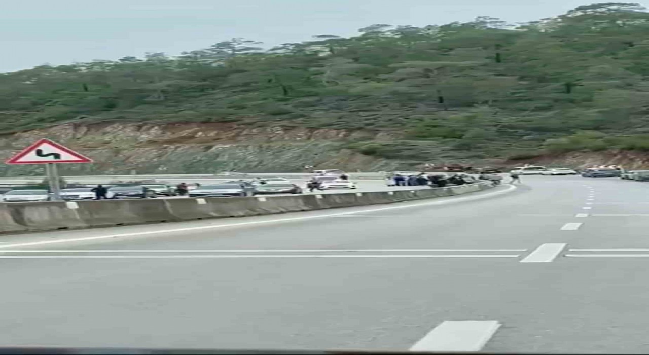 Beton bariyerlere çarpan motosiklet sürücüsü hayatını kaybetti