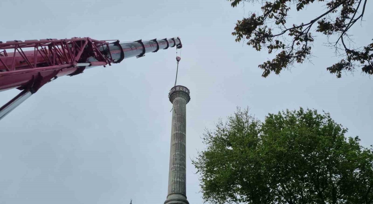 Beylikdüzünde Bakırcılar Sanayi Camiinin eskiyen minaresi kontrollü olarak yıkıldı