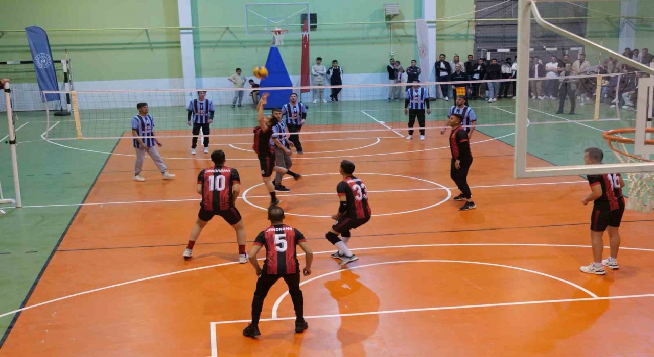 Beylikovadaki Kurumlar Arası Voleybol Turnuvası sona erdi