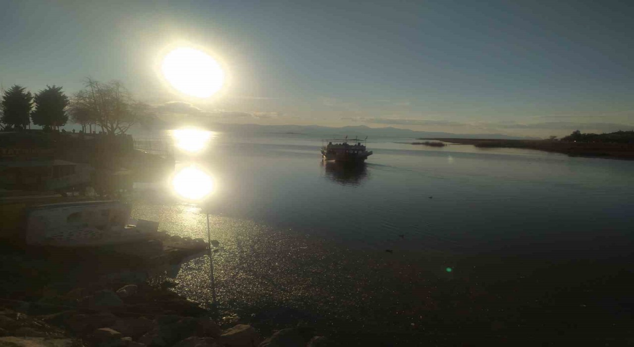 Beyşehir Gölünde tekne turları başladı