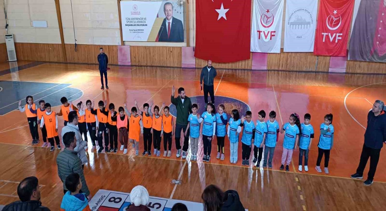 Beyşehirde geleneksel çocuk oyunları turnuvası heyecanı