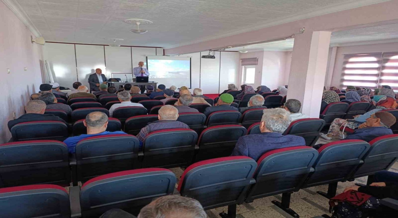 Beyşehirde hacı adaylarına eğitim semineri