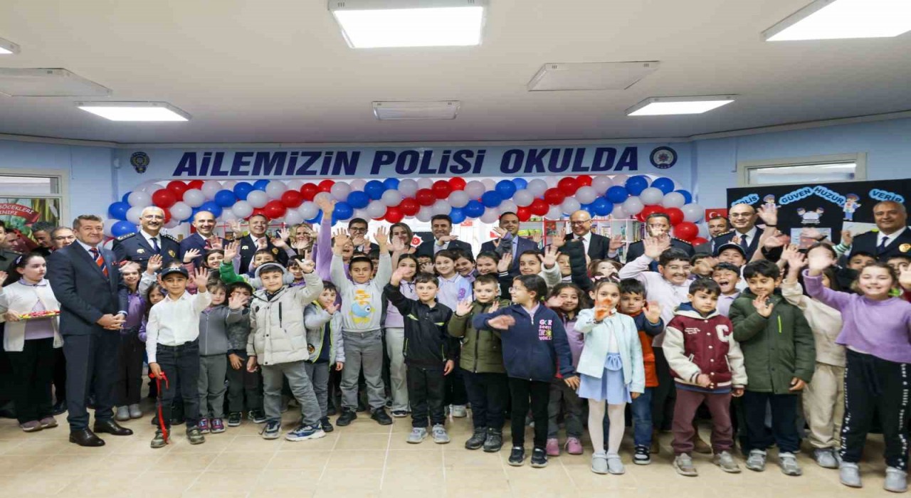 Bilecikte Ailemizin Polisi Okulda projesi kapsamında anlamlı kütüphane açılışı