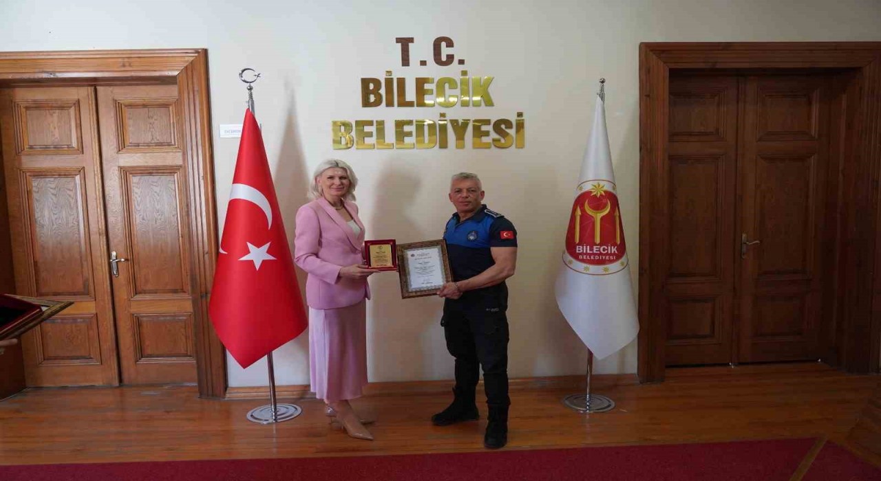 Bilecikte başarılı operasyona imza atan zabıtalara teşekkür plaketi verildi