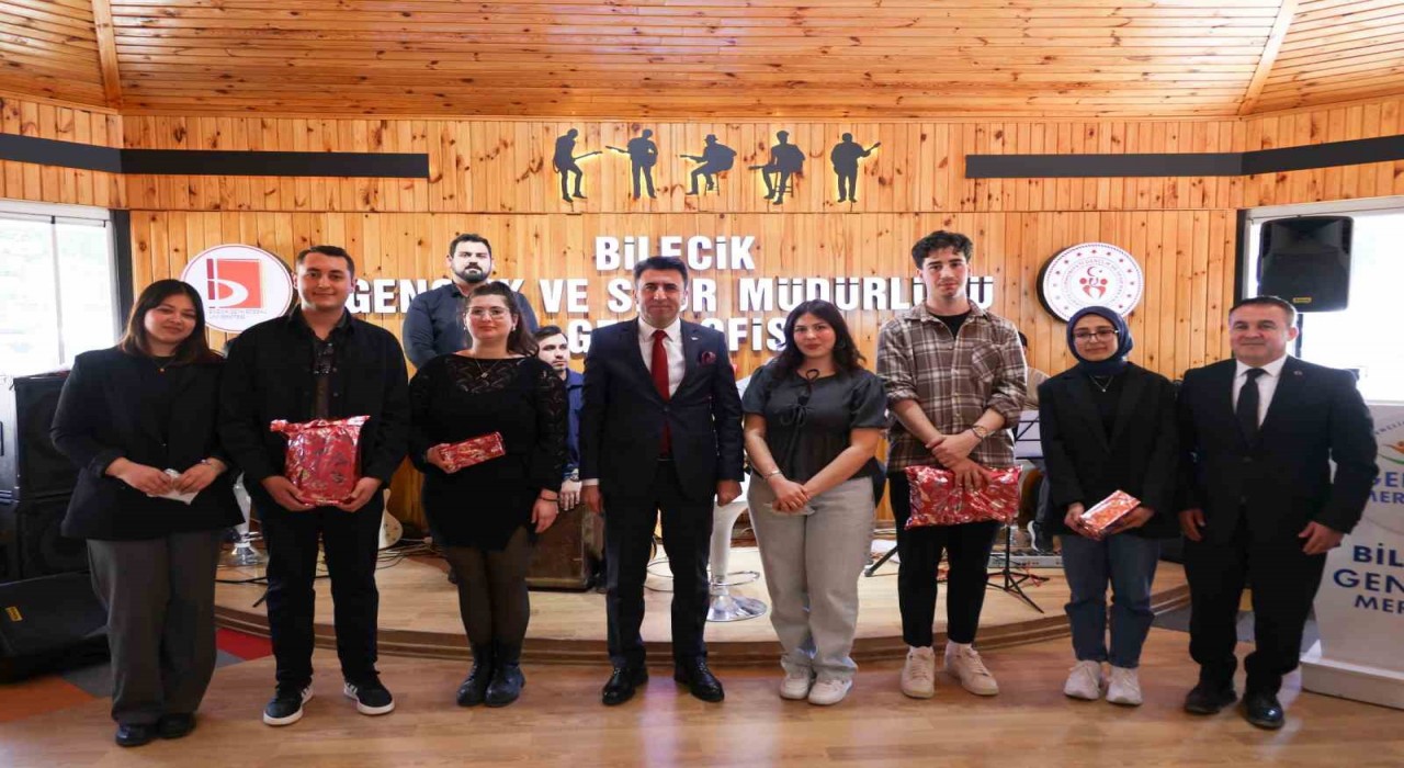 Bilecikte genç yetenekler sahne aldı, kültür ve sanat rüzgarı esti