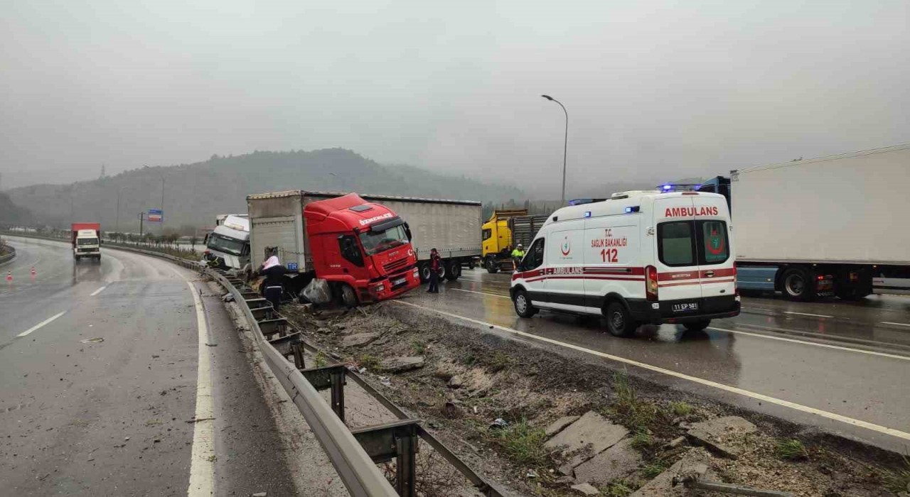 Bilecikte iki tır çarpıştı: 1 yaralı