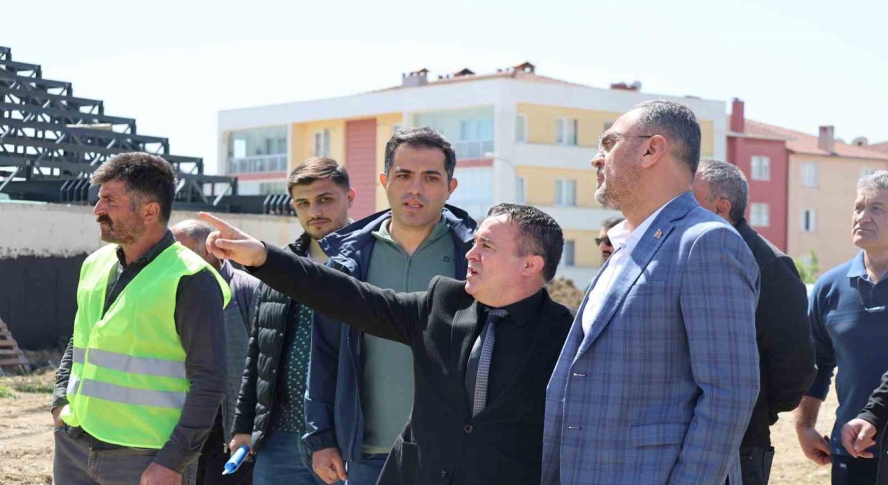 Bilecikte yıllardır bitmeyen Edebali Stadında inceleme yaptı