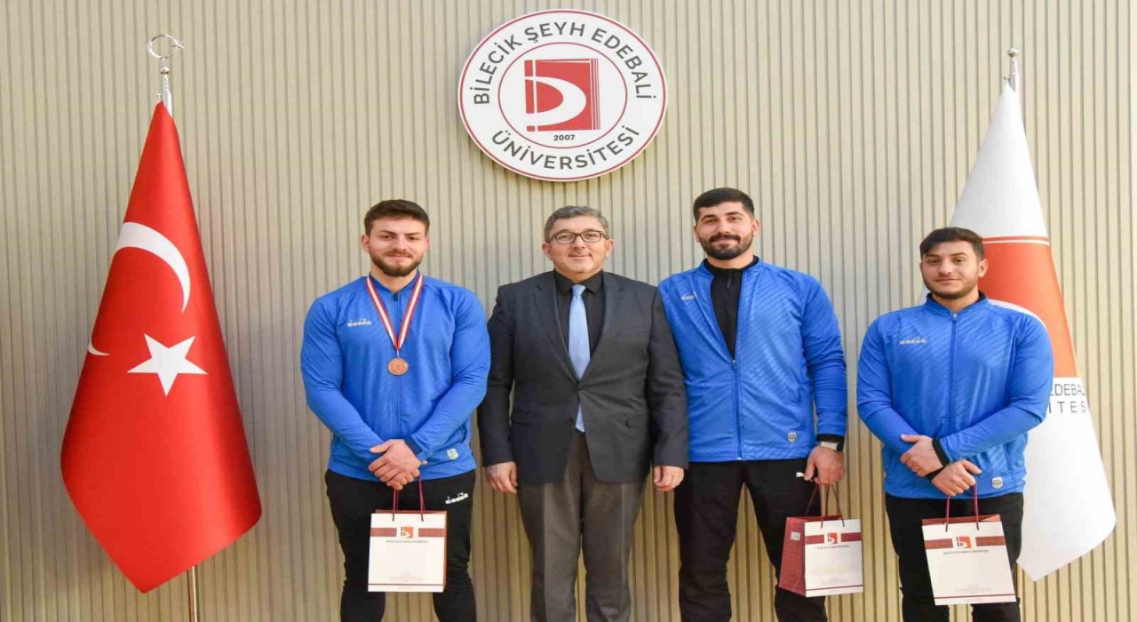 Bilek güreşinde BŞEÜye çifte bronz madalya