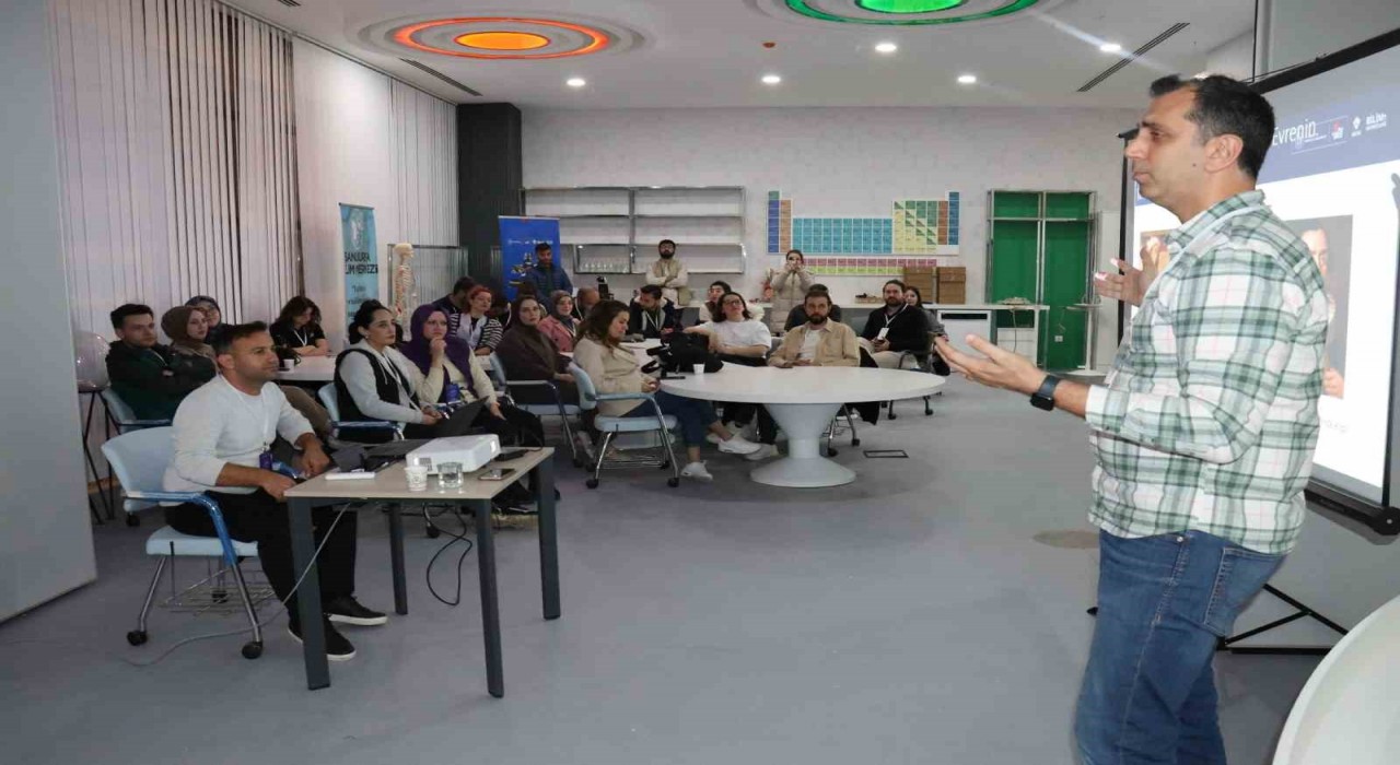 Bilim merkezi, 20 ilden gelen eğitmen ve akademisyene ev sahipliği yapıyor