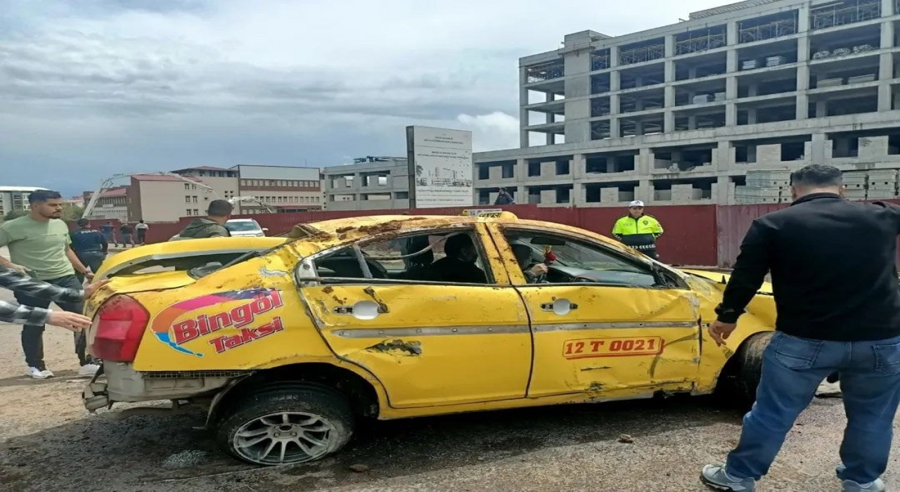 Bingölde trafik kazası: 3 yaralı