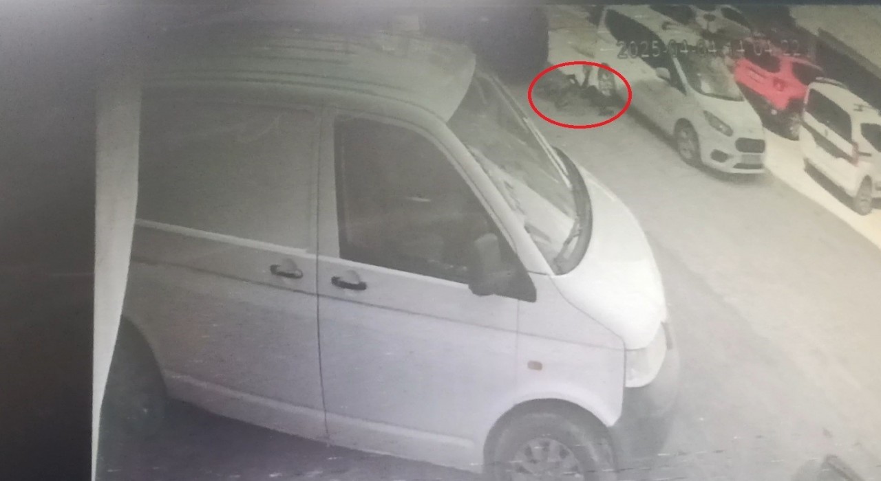 Bisiklet süren çocuğun kazada ölümden döndüğü an kamerada