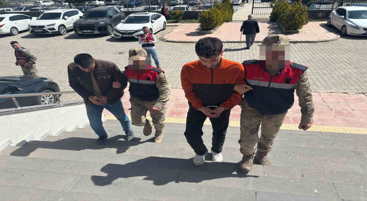 Bitliste göçmen kaçakçılığı yapan 4 organizatör tutuklandı