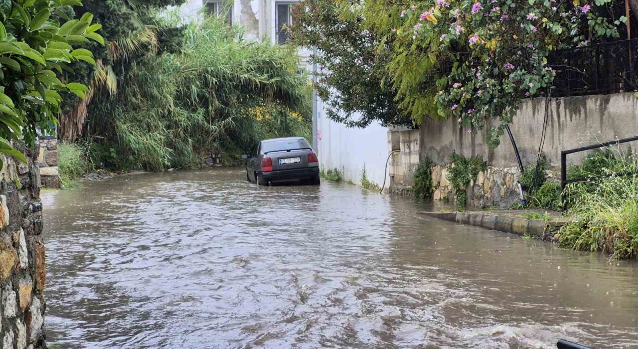 Bodrumda sağanak yağış etkili oluyor