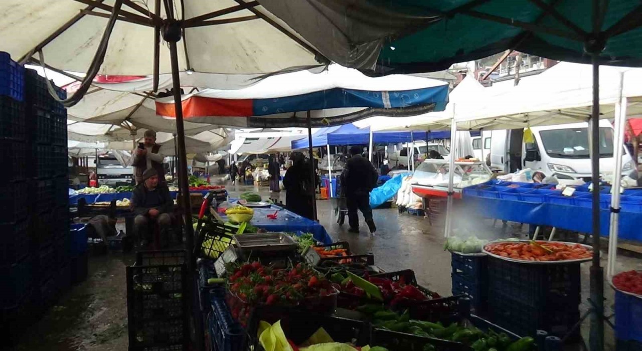 Boluda aniden bastıran yağmur hayatı olumsuz etkiledi