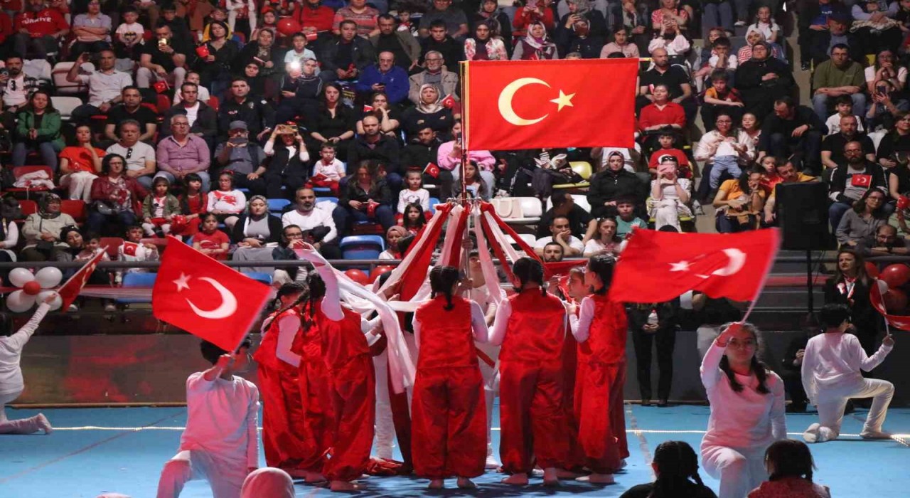 Boluda coşkulu 23 Nisan şenlikleri