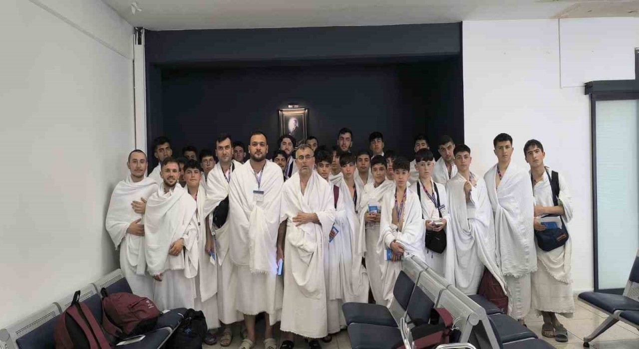 Bozkırda hafızlık eğitimi tamamlayan 30 öğrenciye umre ziyareti ödülü